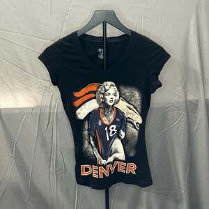 Ejel Women's Denver Broncos Marilyn Monroe Graphic V-Neck T-Shirt